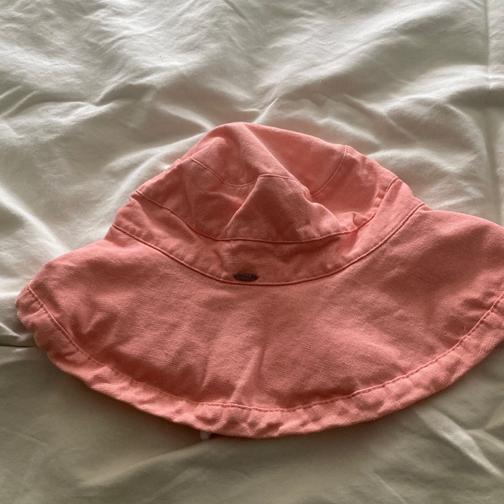 Salmon-colored Bucket/Sun Hat